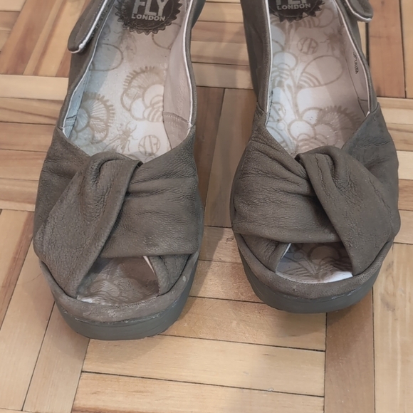 Fly London Yakin leather twist strap wedges size 38 - Picture 2 of 10